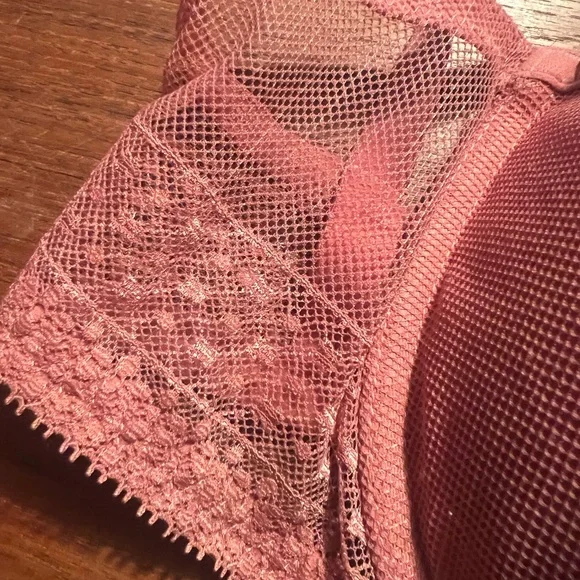 Victoria’s Secret 38D pink plunge bra - Picture 2 of 8